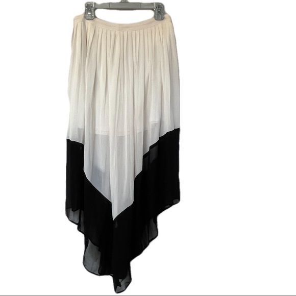Express Size 2 black and white - Picture 1 of 11